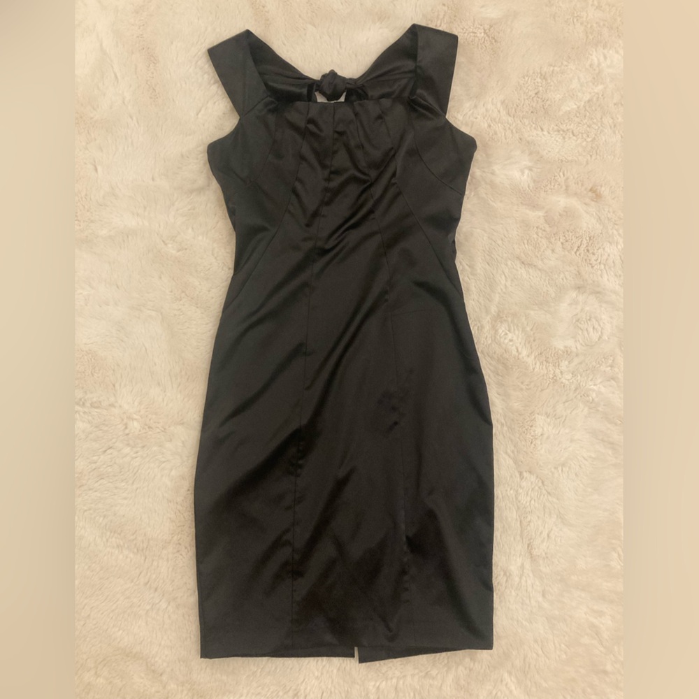 The Limited Fitted Black Dress w/ Feminine Back Bow Women’s Size 10 Perfect LBD